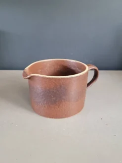 Pichet - pot à crème- en faience émaillée marron