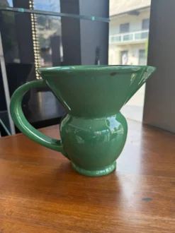 Pichet, pot à eau en faïence émaillée verte – HB Quimper, période art déco