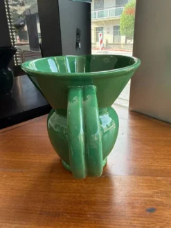 Pichet, pot à eau en faïence émaillée verte – HB Quimper, période art déco
