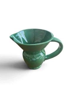Pichet, pot à eau en faïence émaillée verte – HB Quimper, période art déco