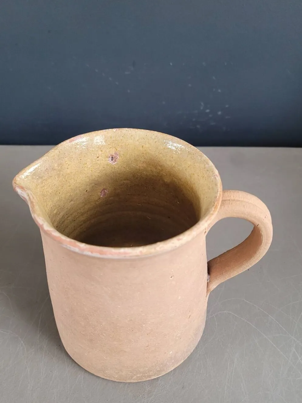 Pichet pot à lait ancien en terre cuite vernissée