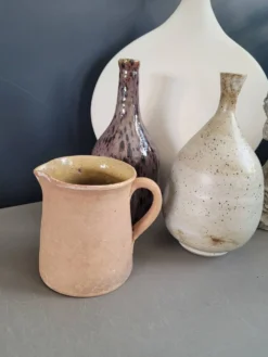 Pichet pot à lait ancien en terre cuite vernissée