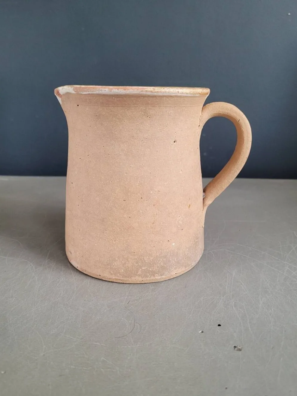Pichet pot à lait ancien en terre cuite vernissée