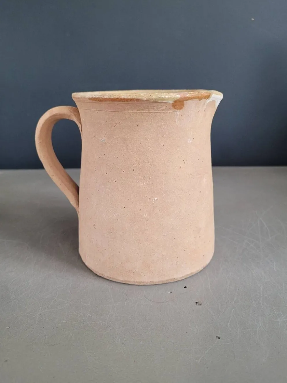 Pichet pot à lait ancien en terre cuite vernissée