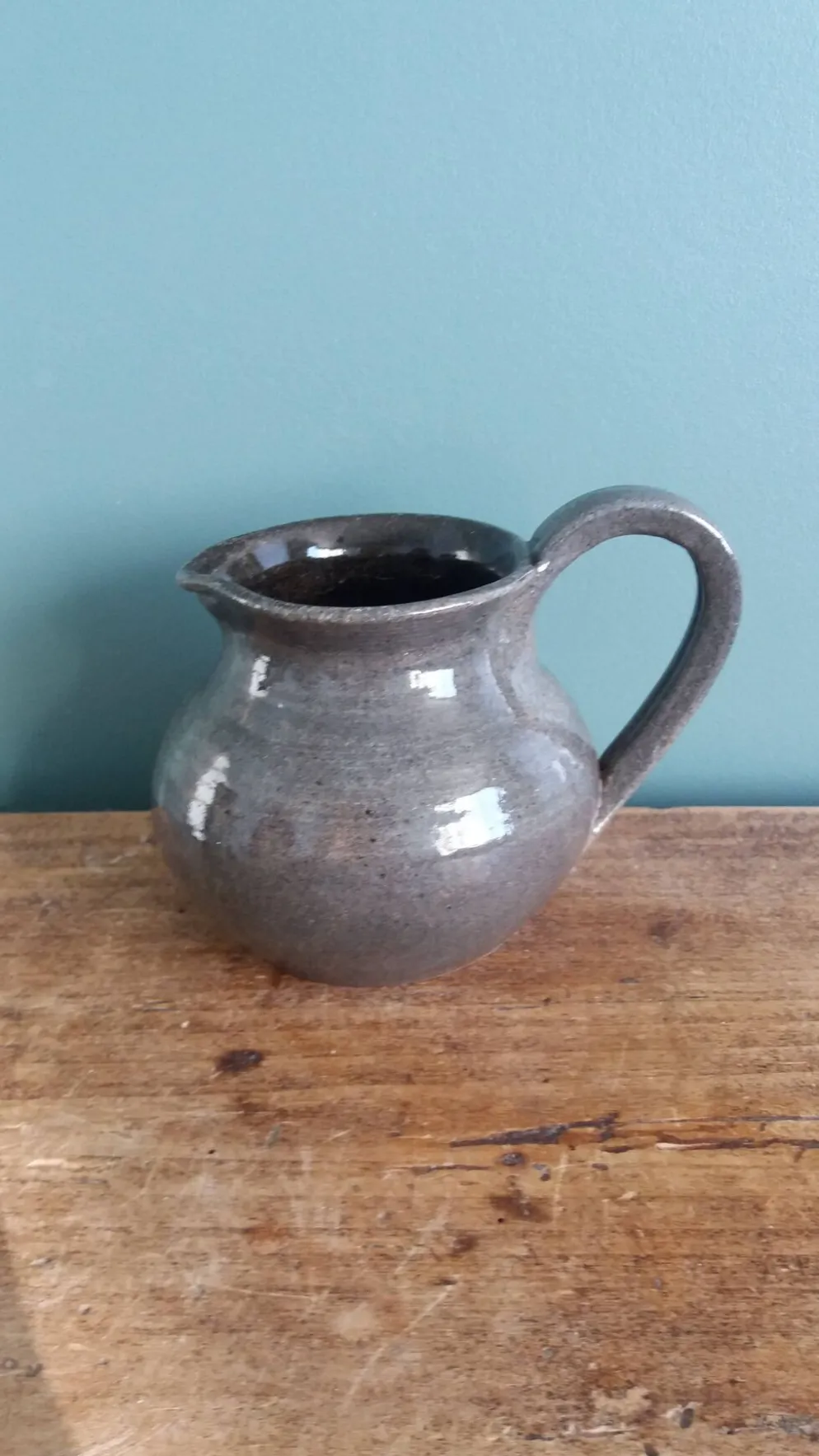 Pichet pot à lait en céramique artisanale signé Pierre Tézière, Beceleuf