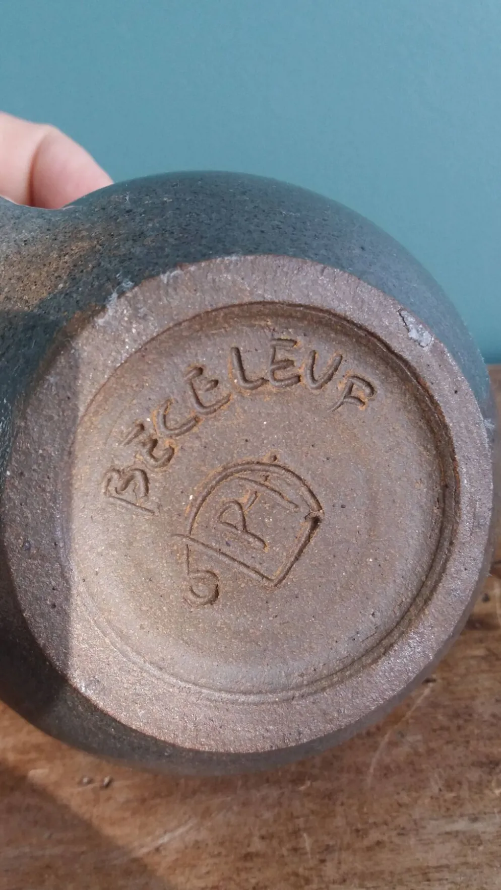 Pichet pot à lait en céramique artisanale signé Pierre Tézière, Beceleuf