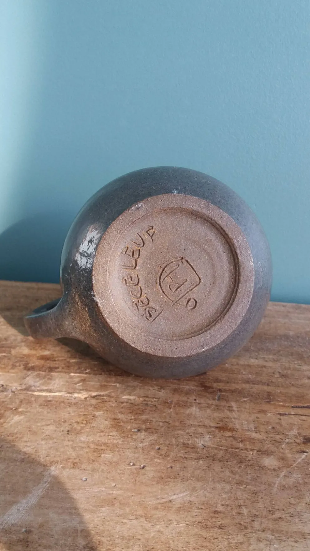 Pichet pot à lait en céramique artisanale signé Pierre Tézière, Beceleuf