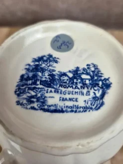 Pichet / pot à lait Sarreguemines Romantique bleu – décor champêtre – faïence vintage