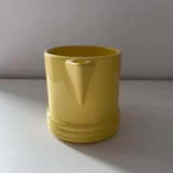 Pichet rétro jaune