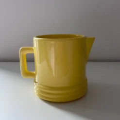Pichet rétro jaune