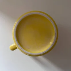Pichet rétro jaune