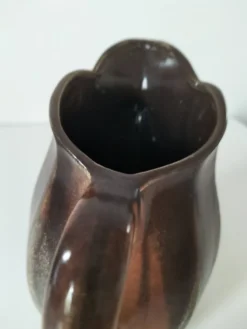 Pichet sculptural céramique belge flammée brun chocolat vintage