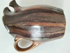 Pichet sculptural céramique belge flammée brun chocolat vintage