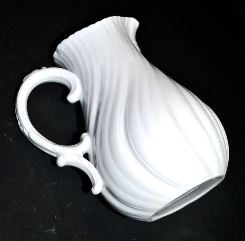 Pichet verseuse ancienne en porcelaine de Sarreguemines modèle viennois uni