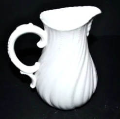 Pichet verseuse ancienne en porcelaine de Sarreguemines modèle viennois uni