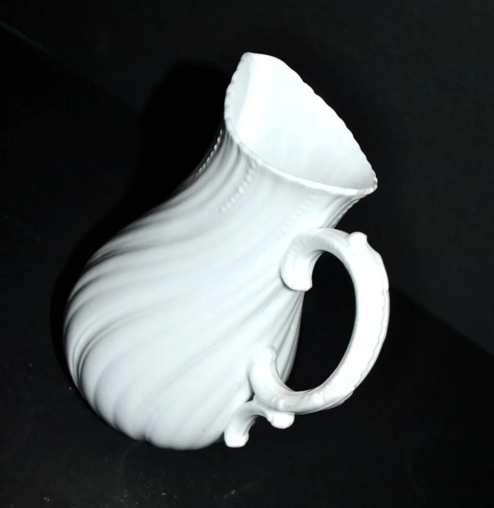 Pichet verseuse ancienne en porcelaine de Sarreguemines modèle viennois uni