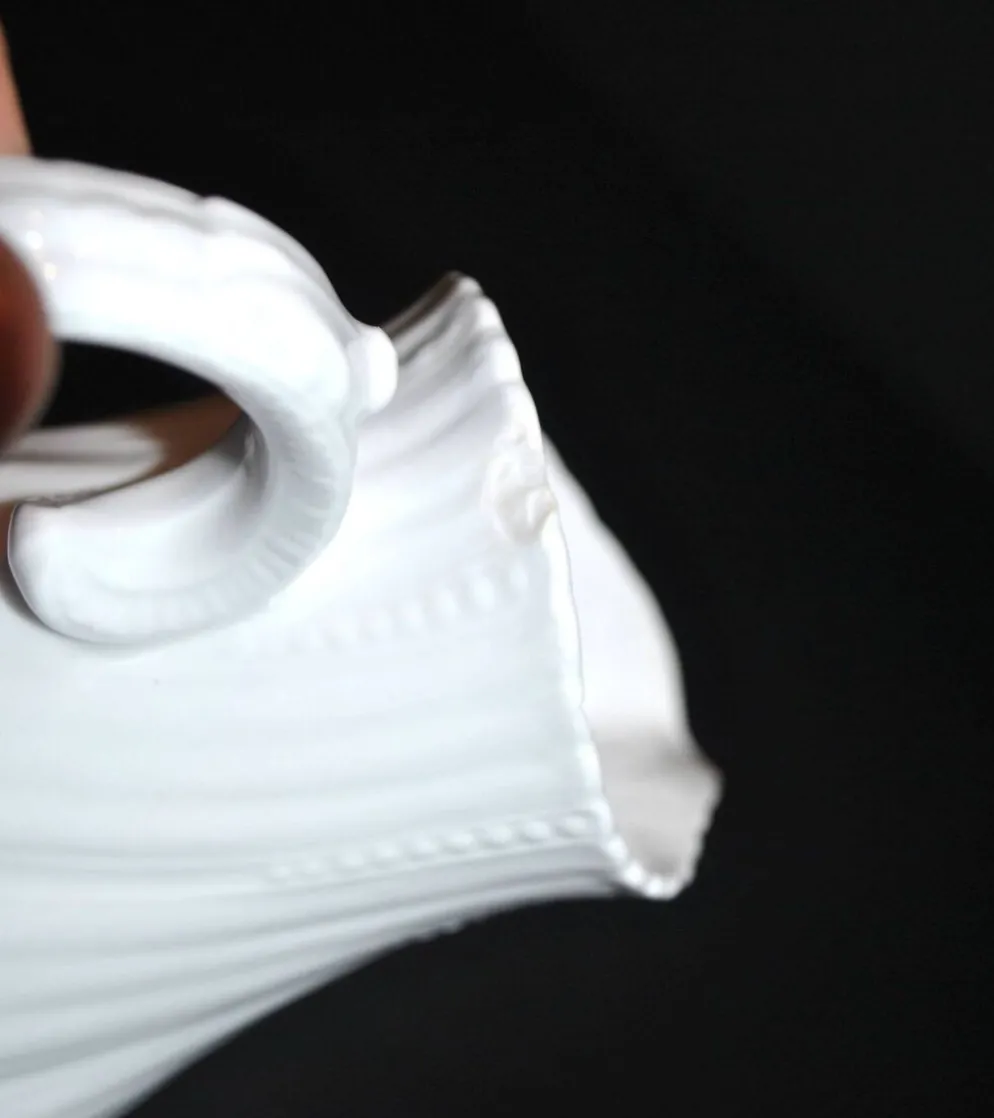 Pichet verseuse ancienne en porcelaine de Sarreguemines modèle viennois uni