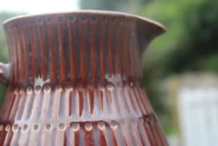 Pichet vintage Digoin Sarreguemines en céramique émaillée brune