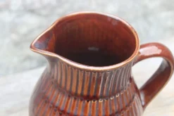 Pichet vintage Digoin Sarreguemines en céramique émaillée brune