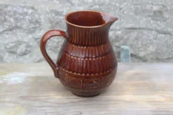 Pichet vintage Digoin Sarreguemines en céramique émaillée brune