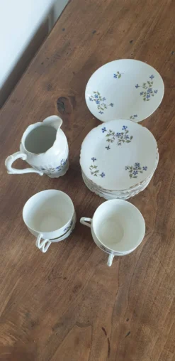 Pieces de service a the ancien en porcelaine de limoges motif bleuets (vend