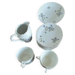 Pieces de service a the ancien en porcelaine de limoges motif bleuets (vend
