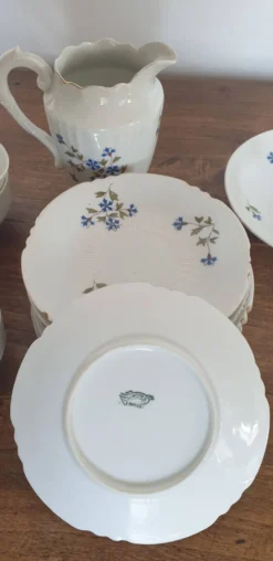 Pieces de service a the ancien en porcelaine de limoges motif bleuets (vend
