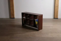 Pierre Jeanneret PJ-R-27-A porte-documents à 6 trous, Chandigarh, 1958