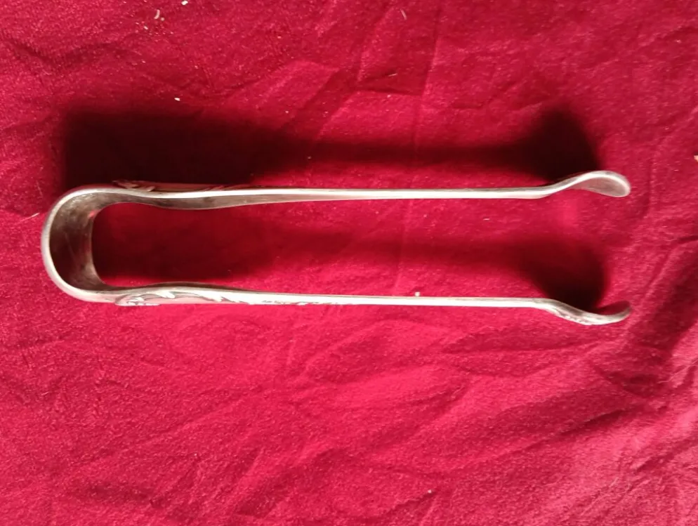 Pince a sucre ancienne en metal argente "christofle" style louis xv rocaill
