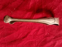 Pince a sucre en metal argente art deco