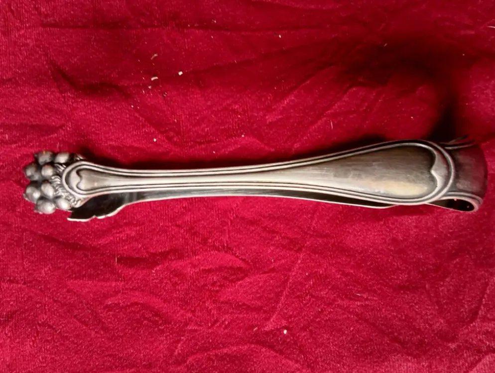 Pince a sucre en metal argente style louis x embouts griffes lion