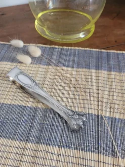Pince à sucre argenté décor classique
