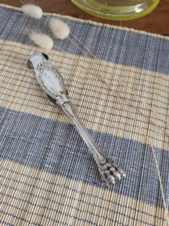 Pince à sucre argenté décor Louis XVI
