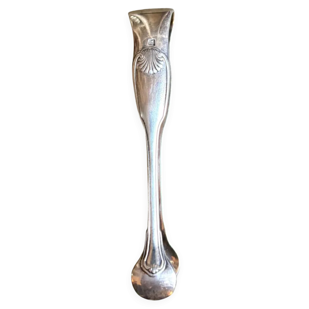 Pince à sucre Christofle en métal argenté, décor coquille