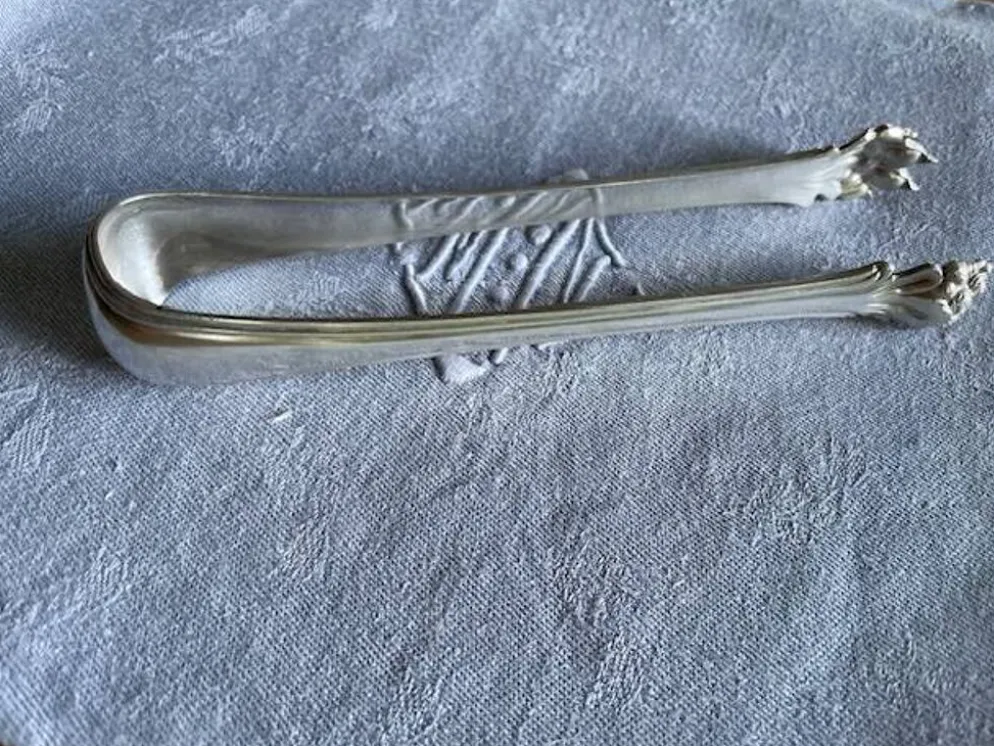 Pince à sucre en métal argenté Christofle griffes de lion