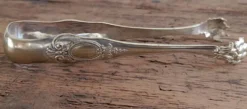 Pince à sucre pattes de lion en métal argenté