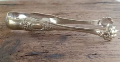 Pince à sucre pattes de lion en métal argenté