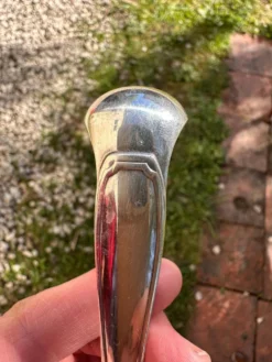 Pince à sucre vintage en métal argenté par Gundart – Décor à filets
