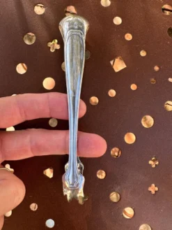 Pince à sucre vintage en métal argenté par Gundart – Décor à filets