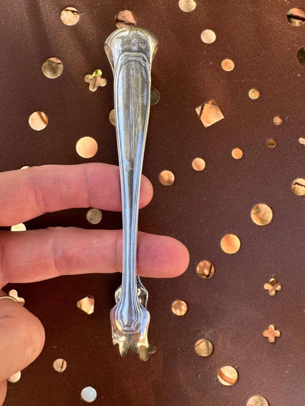 Pince à sucre vintage en métal argenté par Gundart – Décor à filets
