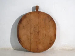 Planche à découper ancienne en bois massif – Europe centrale, circa 1920