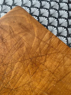 Planche en bois ancienne à découper