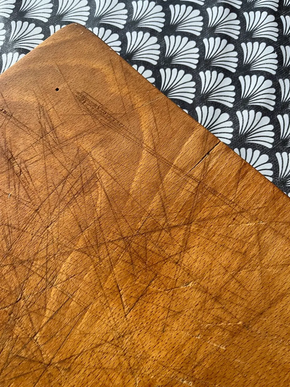Planche en bois ancienne à découper