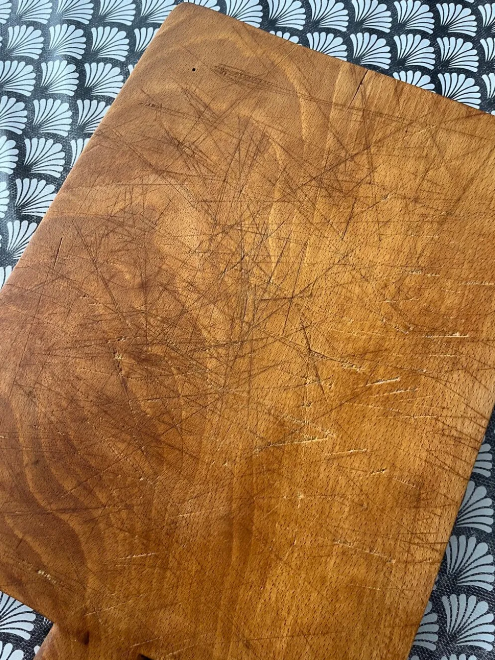 Planche en bois ancienne à découper
