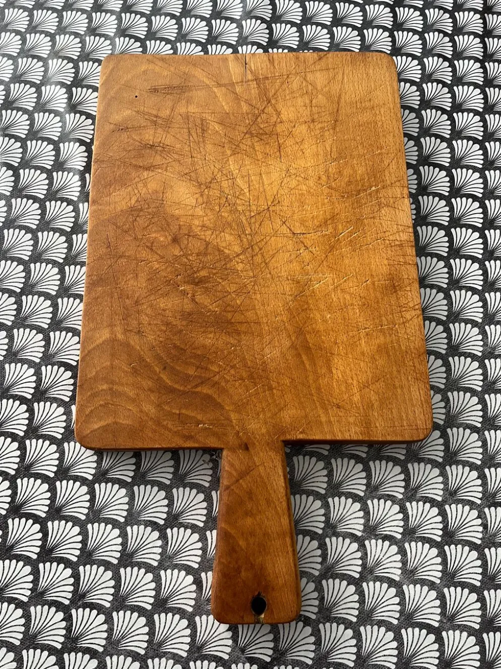 Planche en bois ancienne à découper