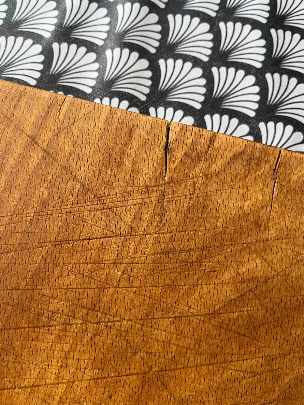 Planche en bois ancienne à découper