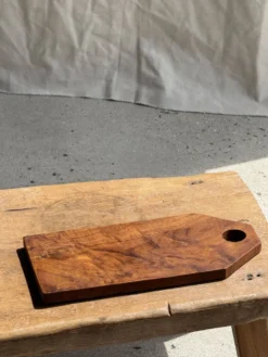 Planche en teck massif rectangulaire à bords coupés ajourée 37x17