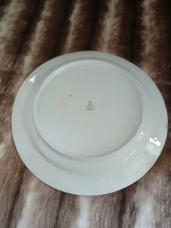 Plat ancien aux motifs années 70