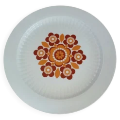 Plat ancien aux motifs années 70