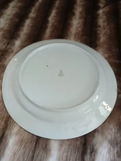 Plat ancien aux motifs années 70